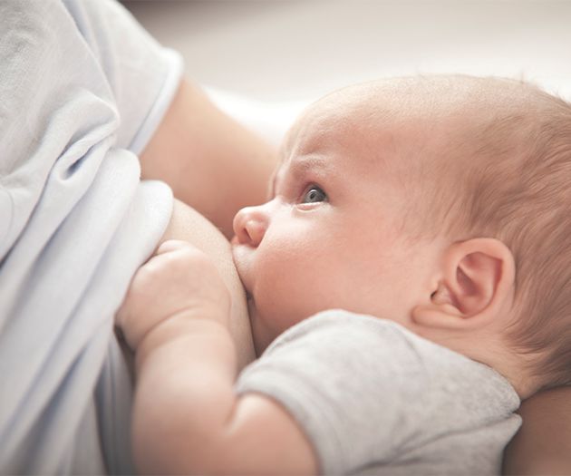 Allattamento. Il bambino sperimenta la primaria forma di dipendenza dalla figura materna